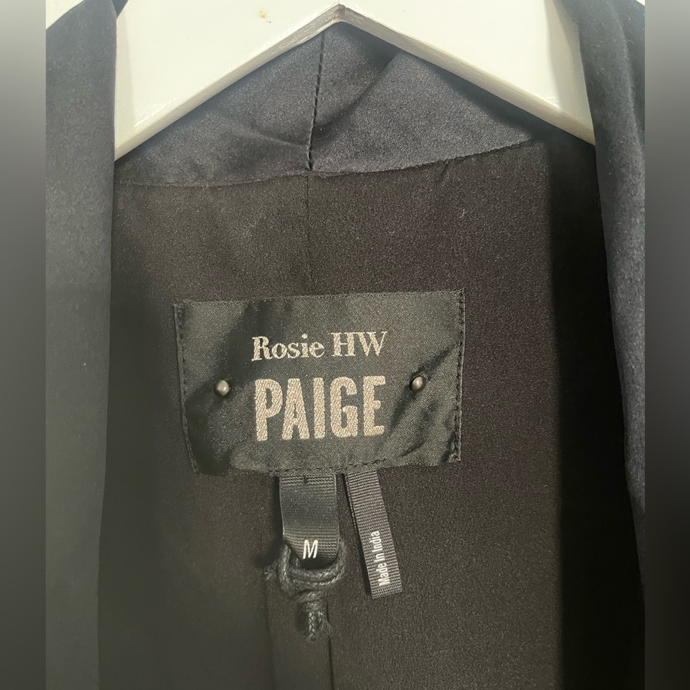 Rosie HW x PAIGE Metallic Sequin Blazer Size M
Worn Once . Super Rare . - Picture 10 of 14